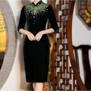 New Elegant Green Velvet Cheongsam Qipao Embellished Dress